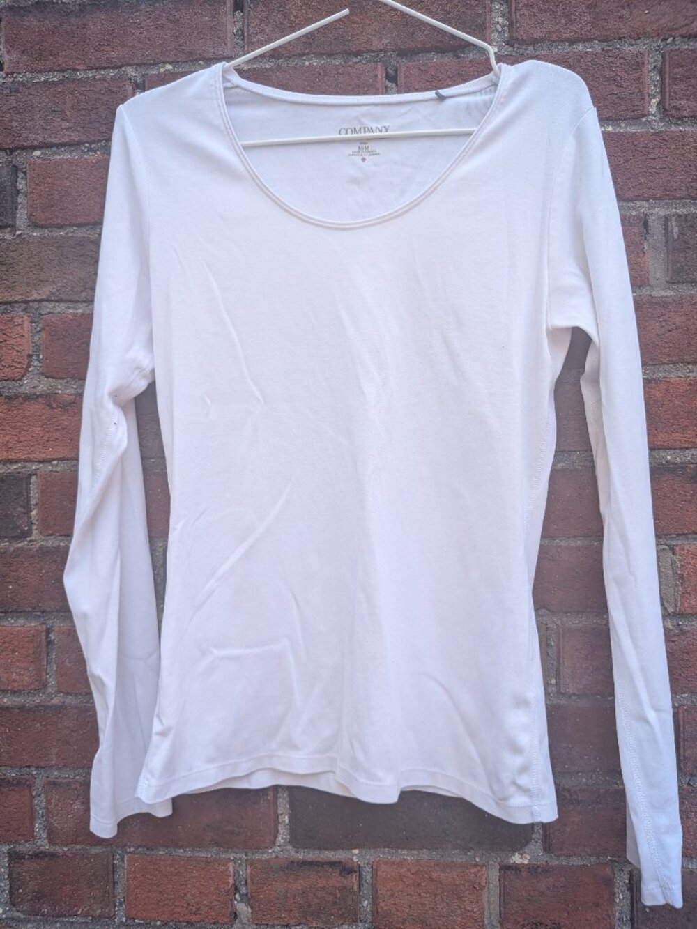 White long sleeved scoop-neck top